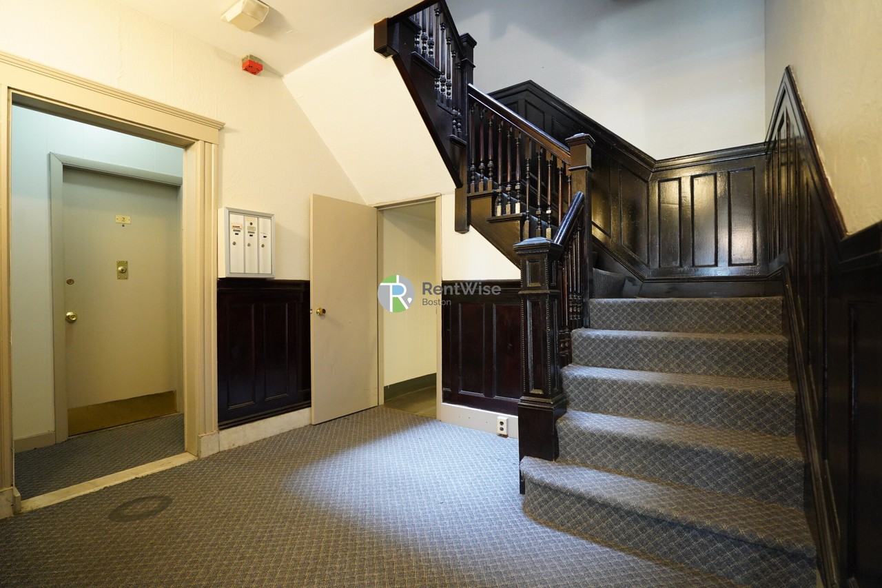 1124 Commonwealth Ave #3 - Photo 7 of 9