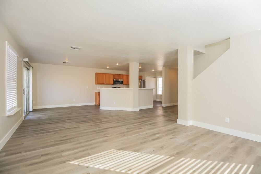 7933 Hollow Pine St - Photo 5 of 17