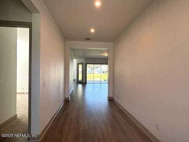 982 Oakland Hills Avenue - Photo 2 of 37