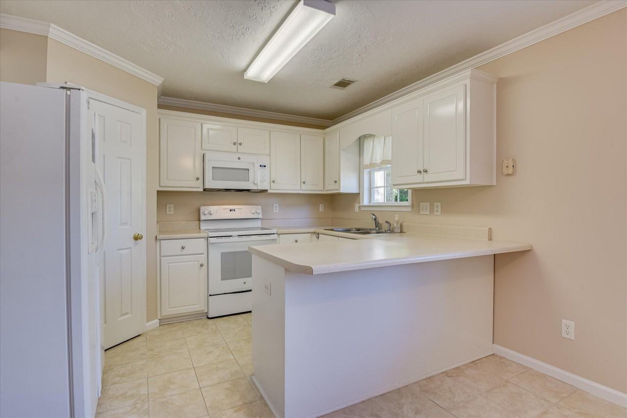 1223 Carriage Drive - Photo 5 of 30