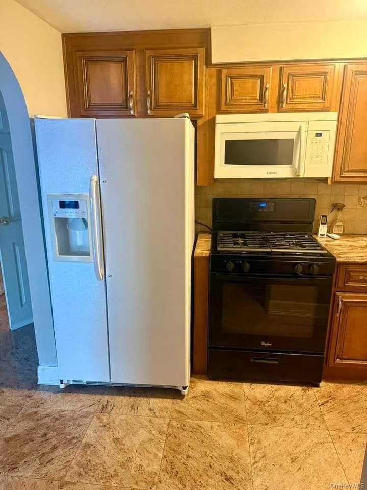 159-12 88th Street - Photo 2 of 11
