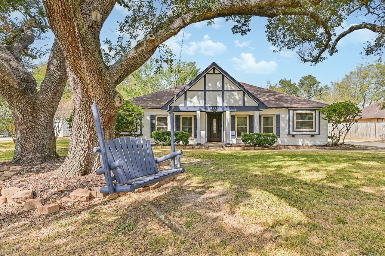 212 East Castle Harbour Drive - Photo 2 of 38