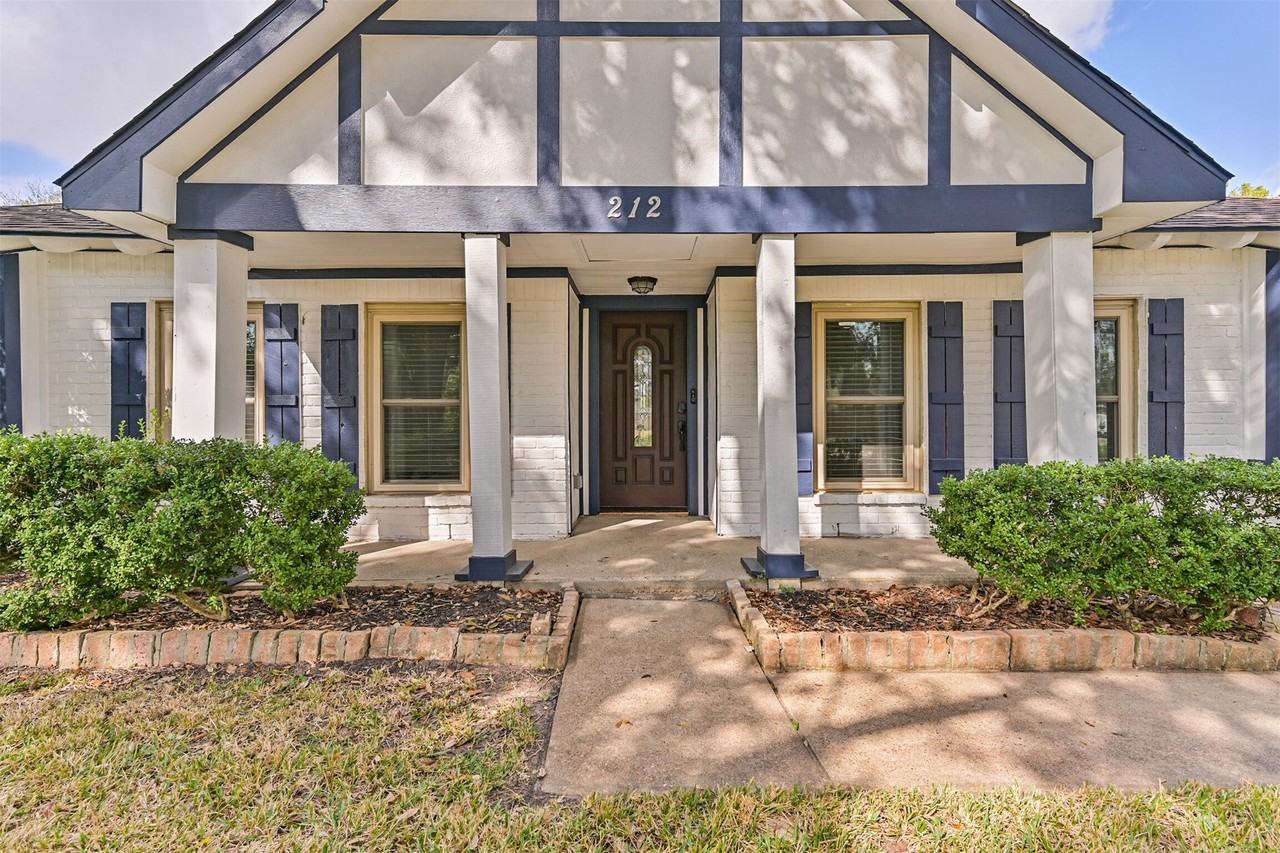 212 East Castle Harbour Drive - Photo 3 of 38