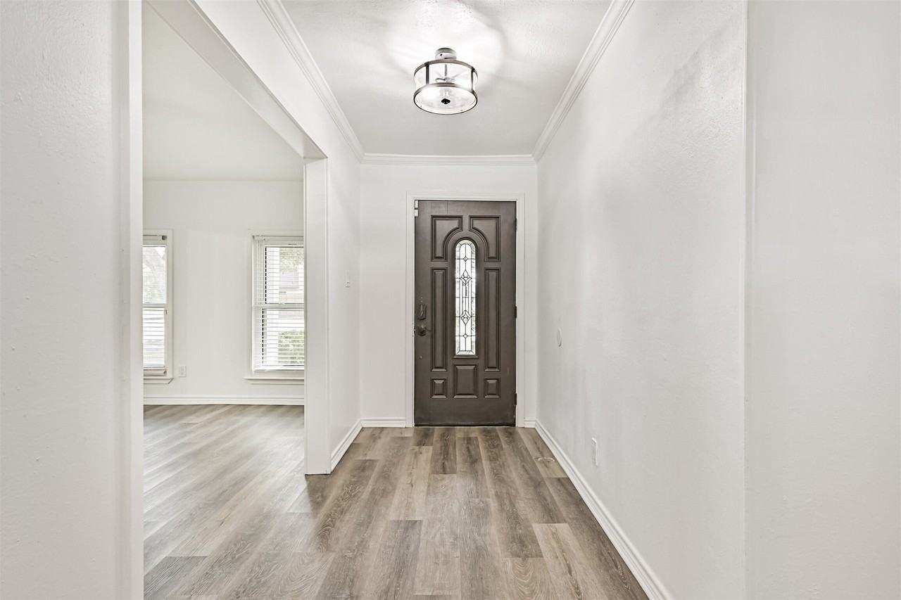 212 East Castle Harbour Drive - Photo 6 of 38