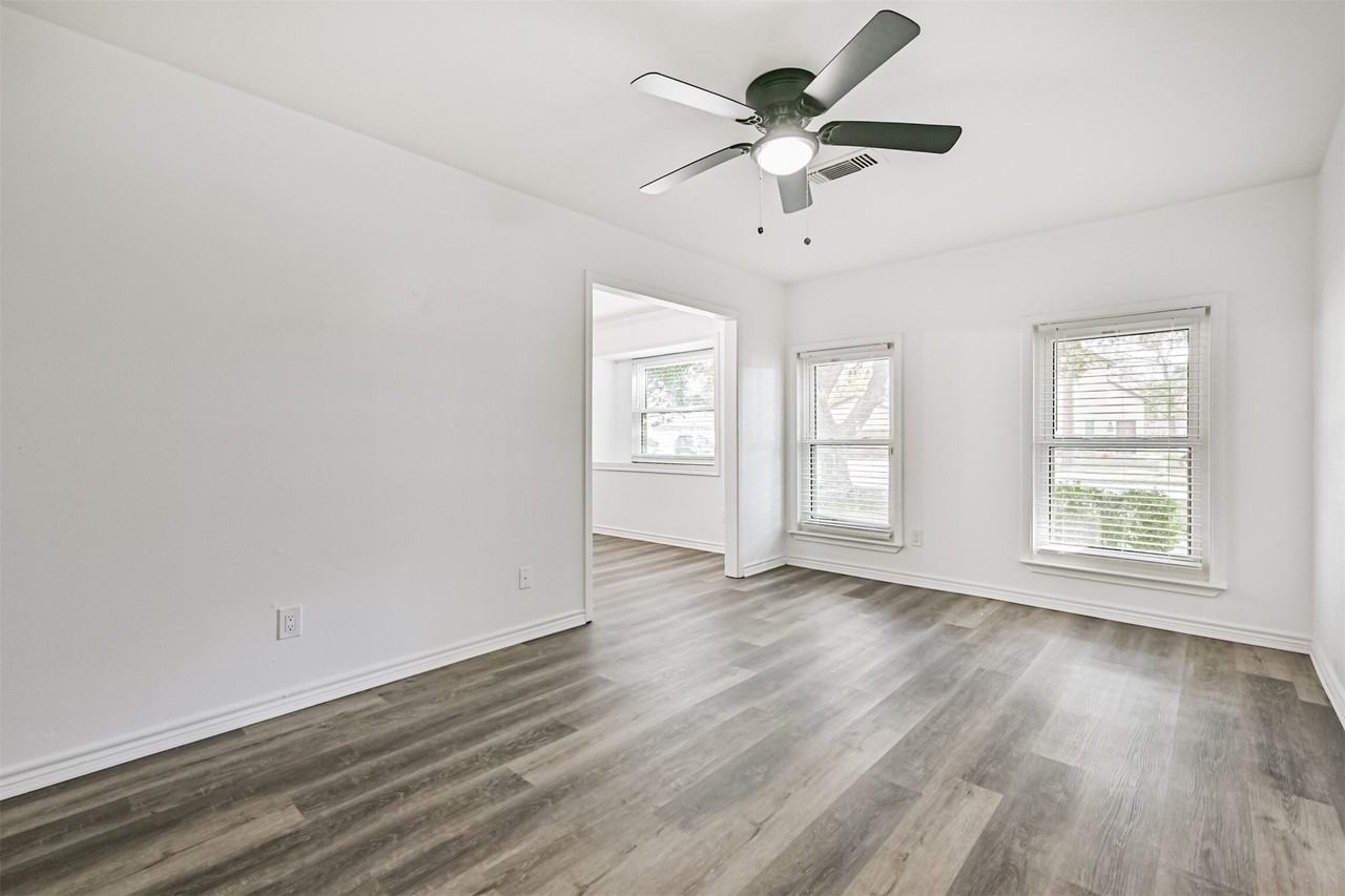 212 East Castle Harbour Drive - Photo 7 of 38