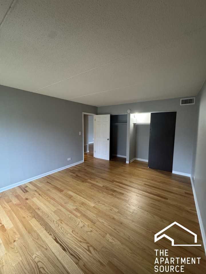525 N Quentin Rd #204 - Photo 5 of 14