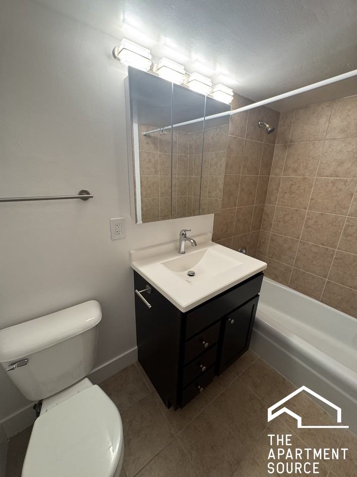 525 N Quentin Rd #204 - Photo 7 of 14