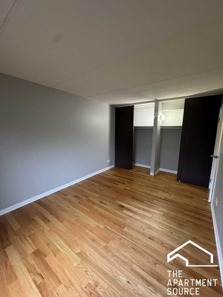 525 N Quentin Rd #204 - Photo 6 of 14