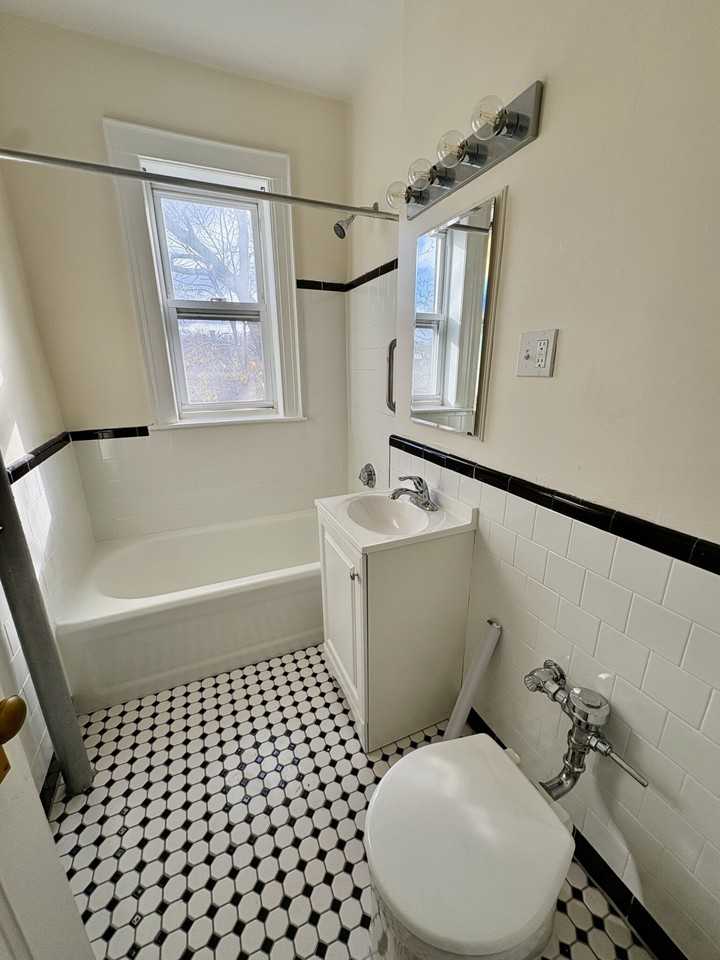 46 Englewood Ave #1 - Photo 4 of 11