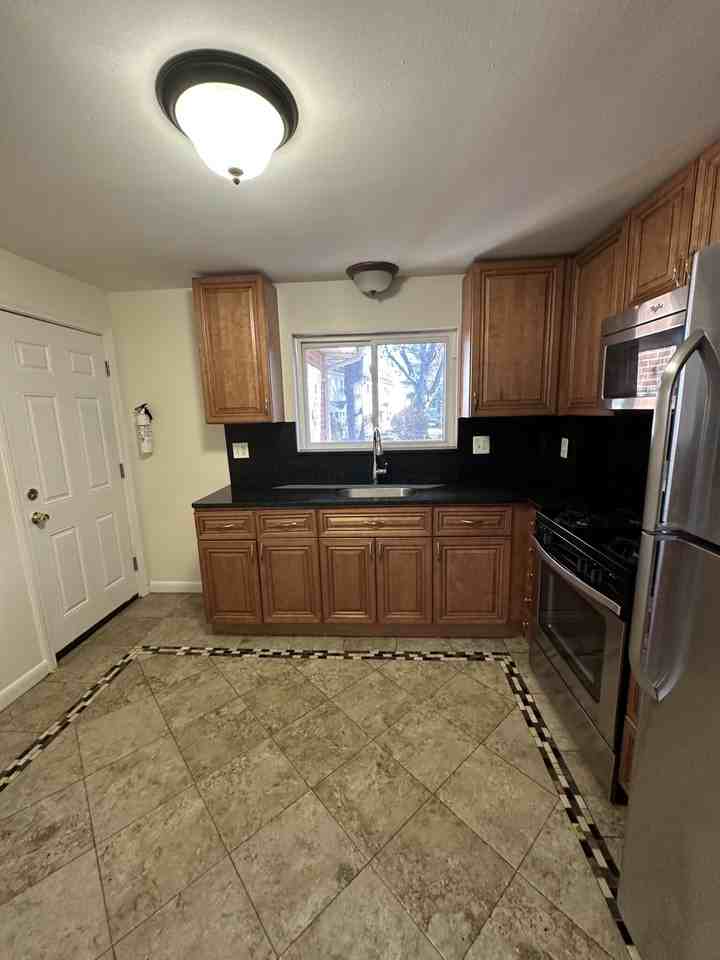 21 Oxford Cir #21 - Photo 2 of 15