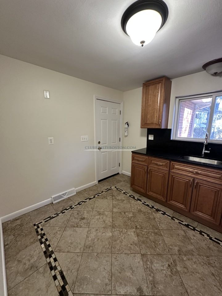 21 Oxford Cir #21 - Photo 3 of 15