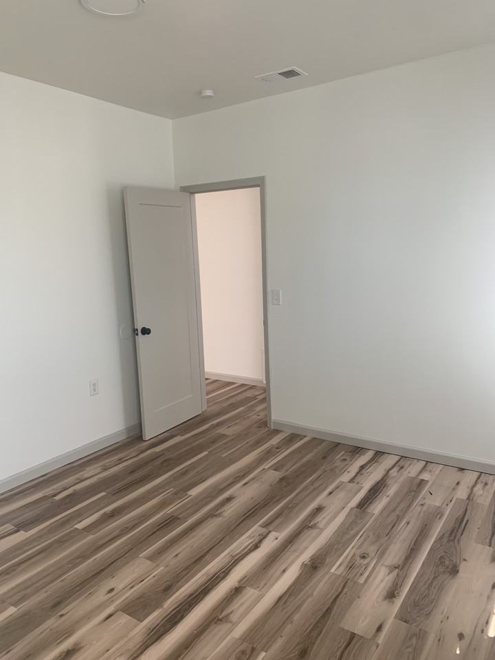 114 Elm St Ne - Photo 2 of 15