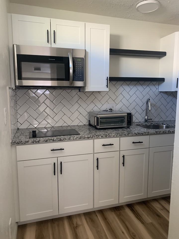 114 Elm St Ne - Photo 4 of 15