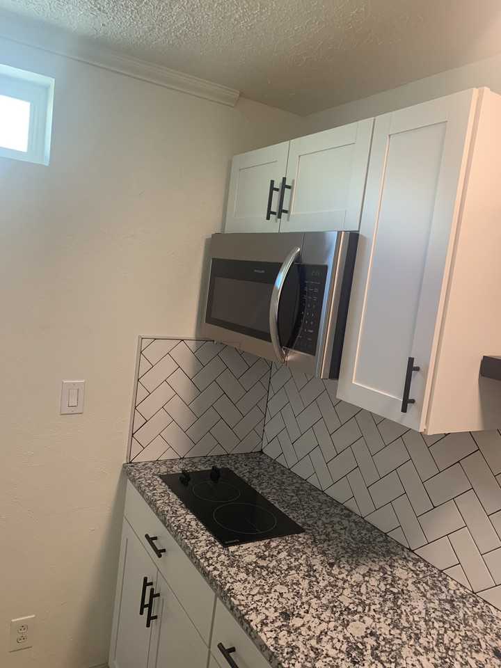 114 Elm St Ne - Photo 6 of 15