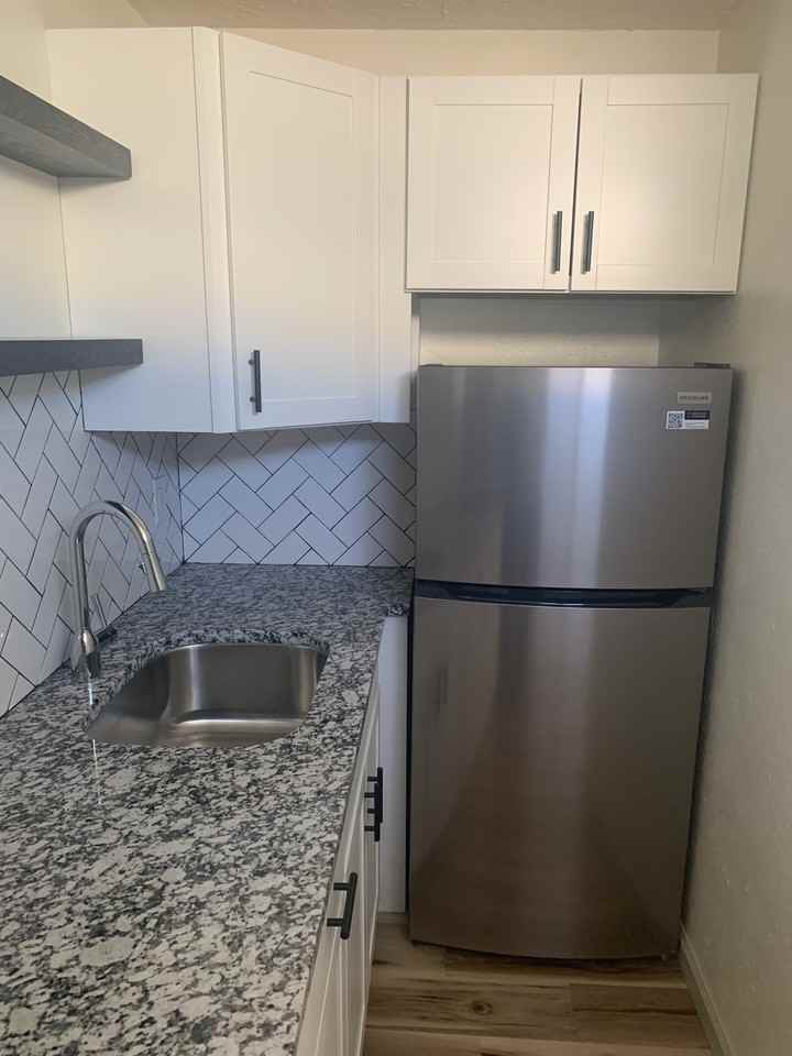 114 Elm St Ne - Photo 5 of 15