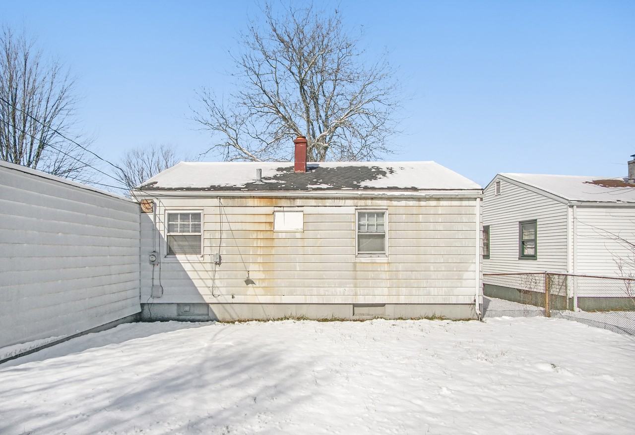 148 Burbank Ave - Photo 2 of 17