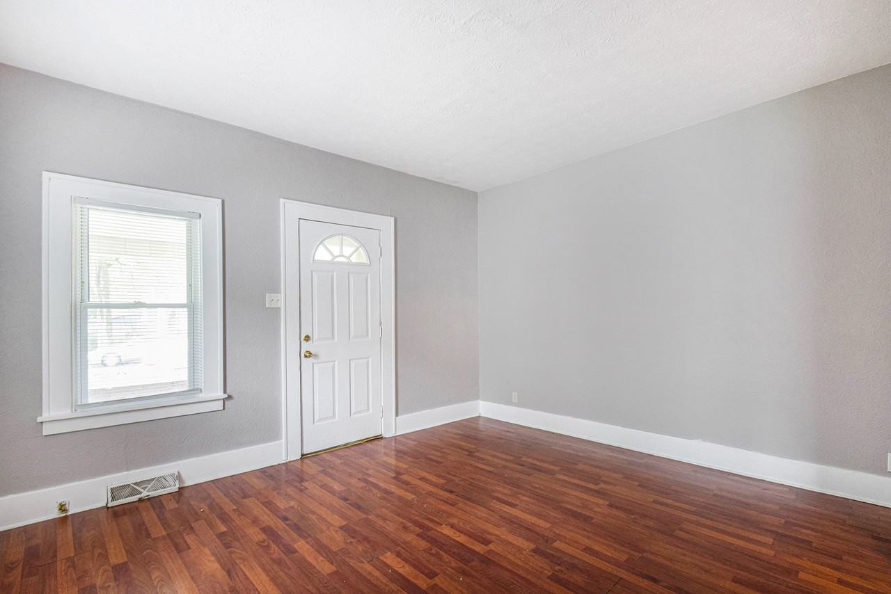 220 Harrison St - Photo 3 of 17