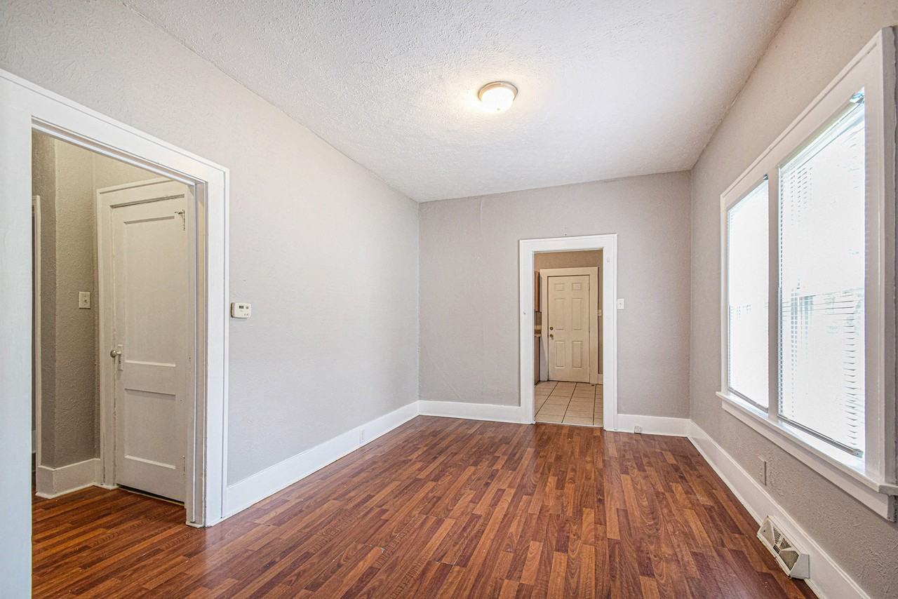 220 Harrison St - Photo 4 of 17