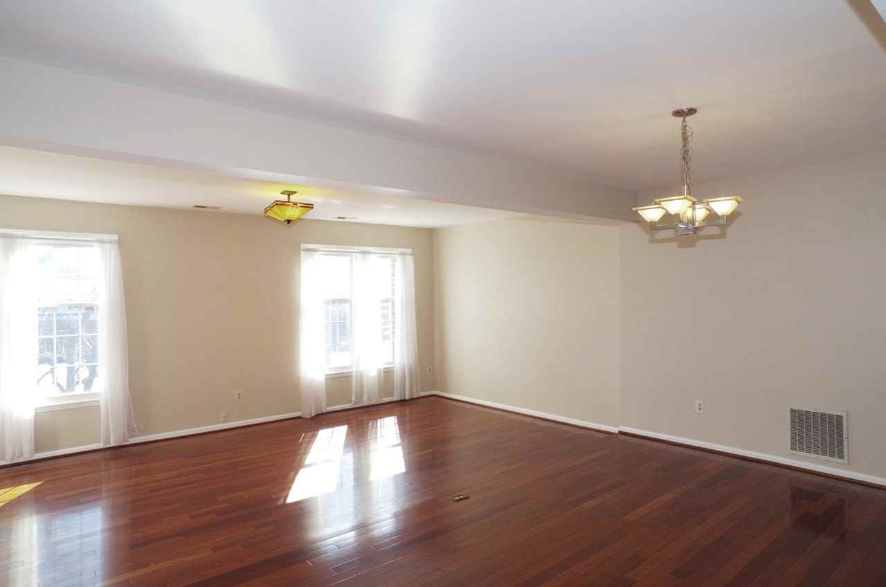 4492 Ruggles Court - Photo 3 of 17