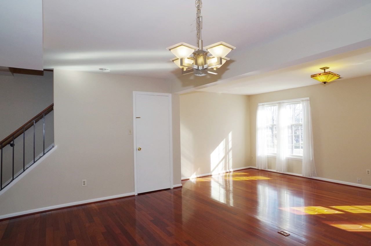 4492 Ruggles Court - Photo 4 of 17