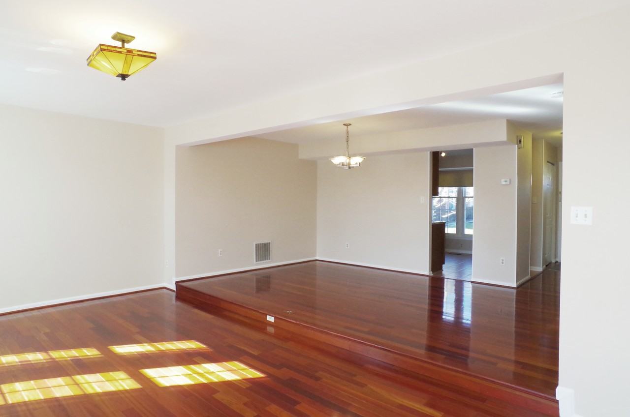 4492 Ruggles Court - Photo 5 of 17