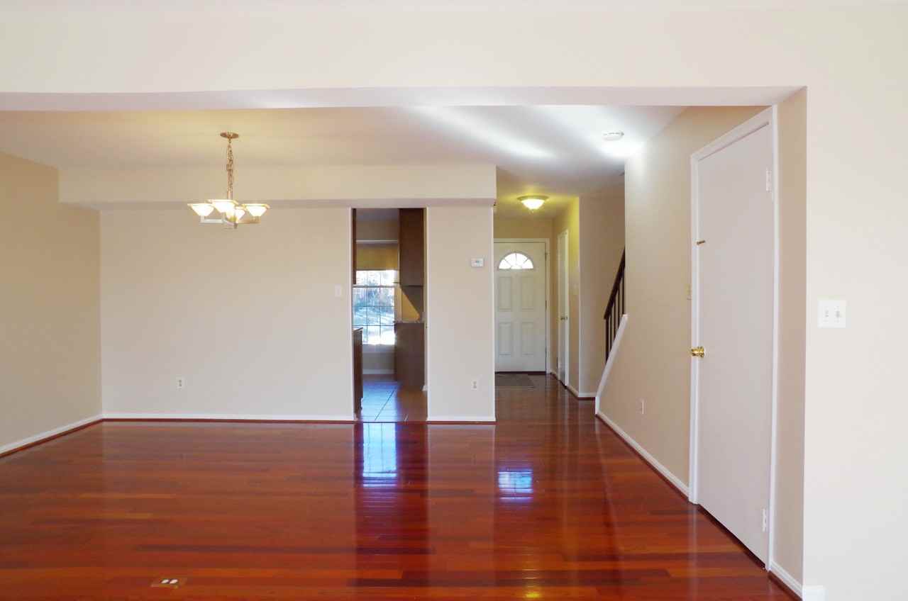 4492 Ruggles Court - Photo 6 of 17