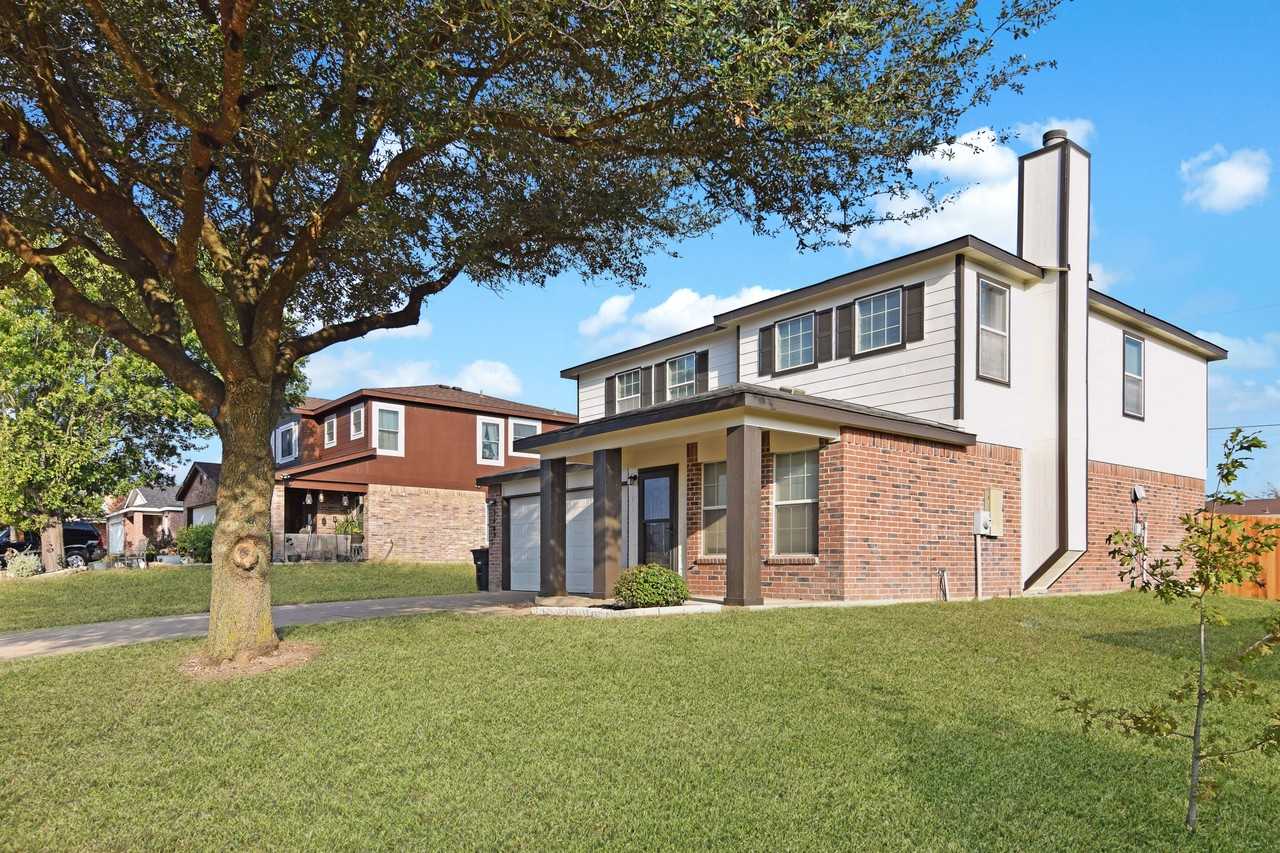 3609 Thunder Creek Dr - Photo 3 of 24