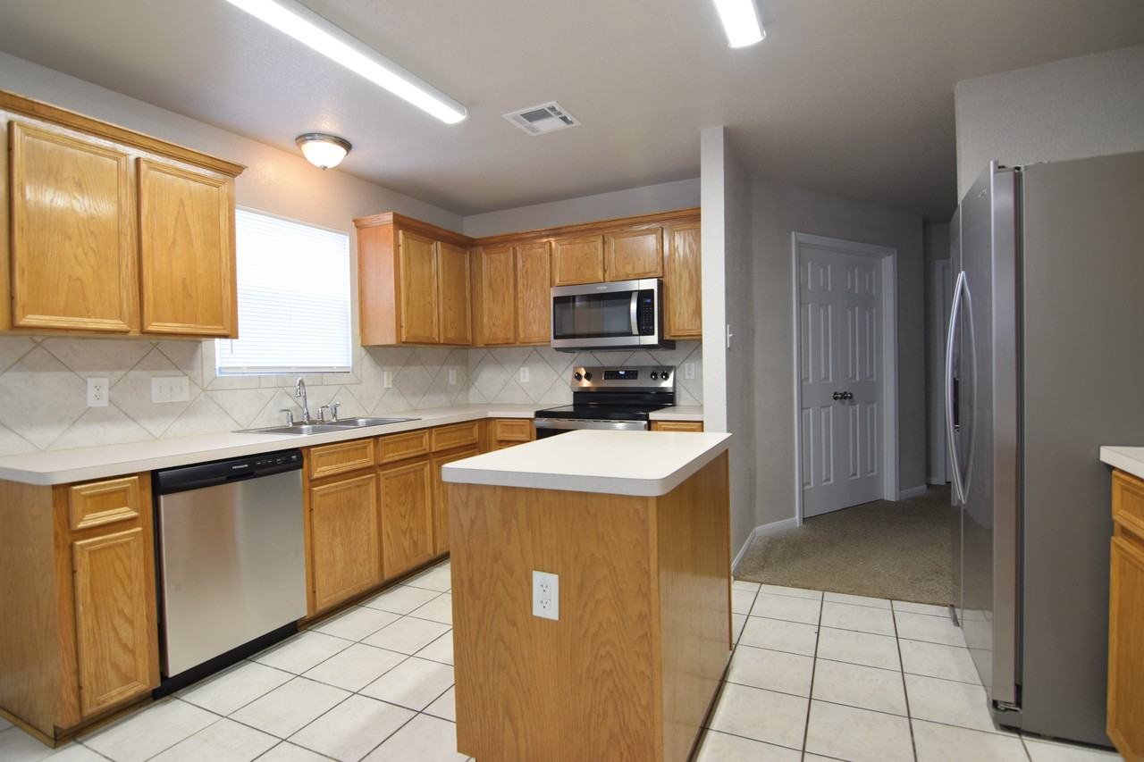 3609 Thunder Creek Dr - Photo 5 of 24