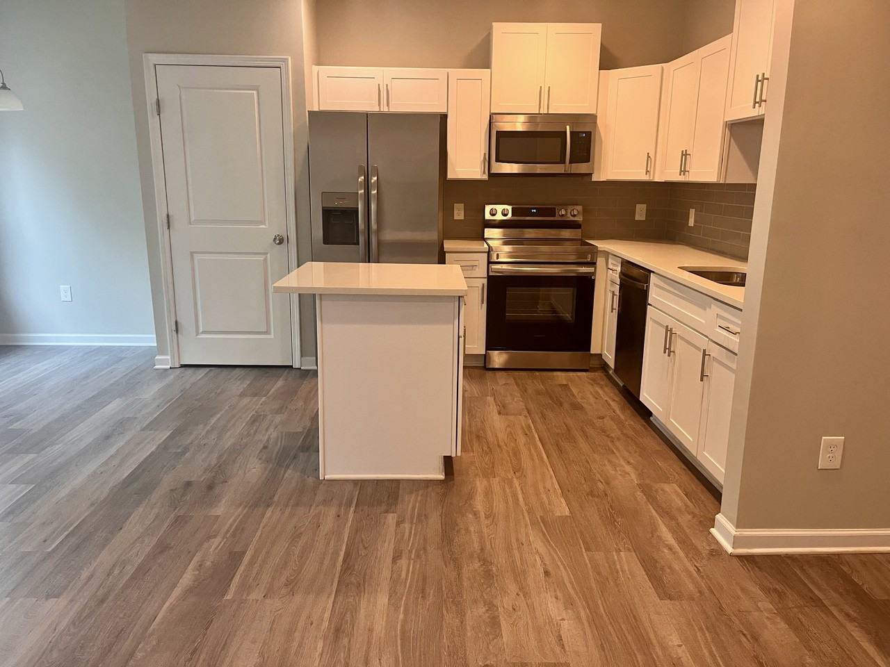 8319 Triple Crown Dr - Photo 5 of 24