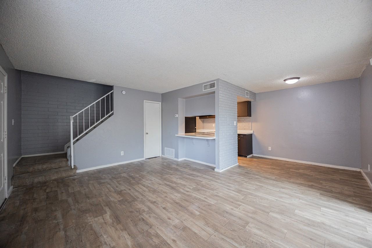 5440 W Belleview St - Photo 3 of 18