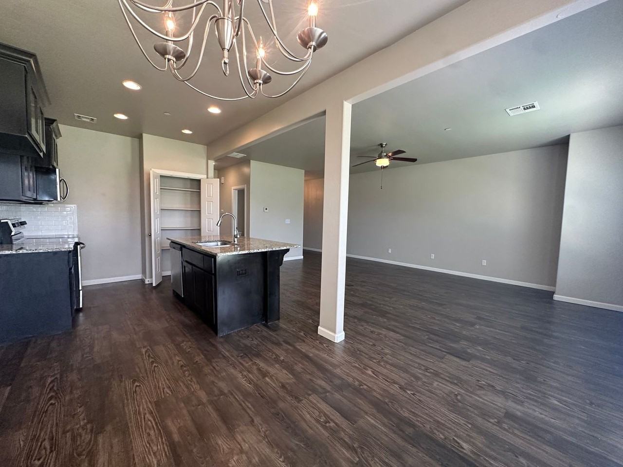 731 Sw 14th St - Photo 3 of 50