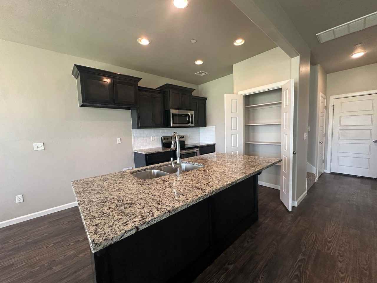 731 Sw 14th St - Photo 6 of 50