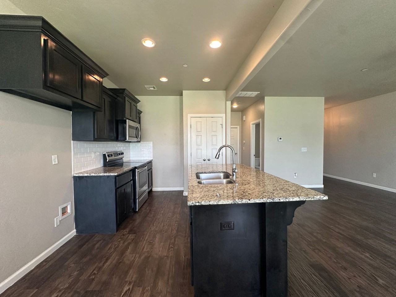 731 Sw 14th St - Photo 7 of 50