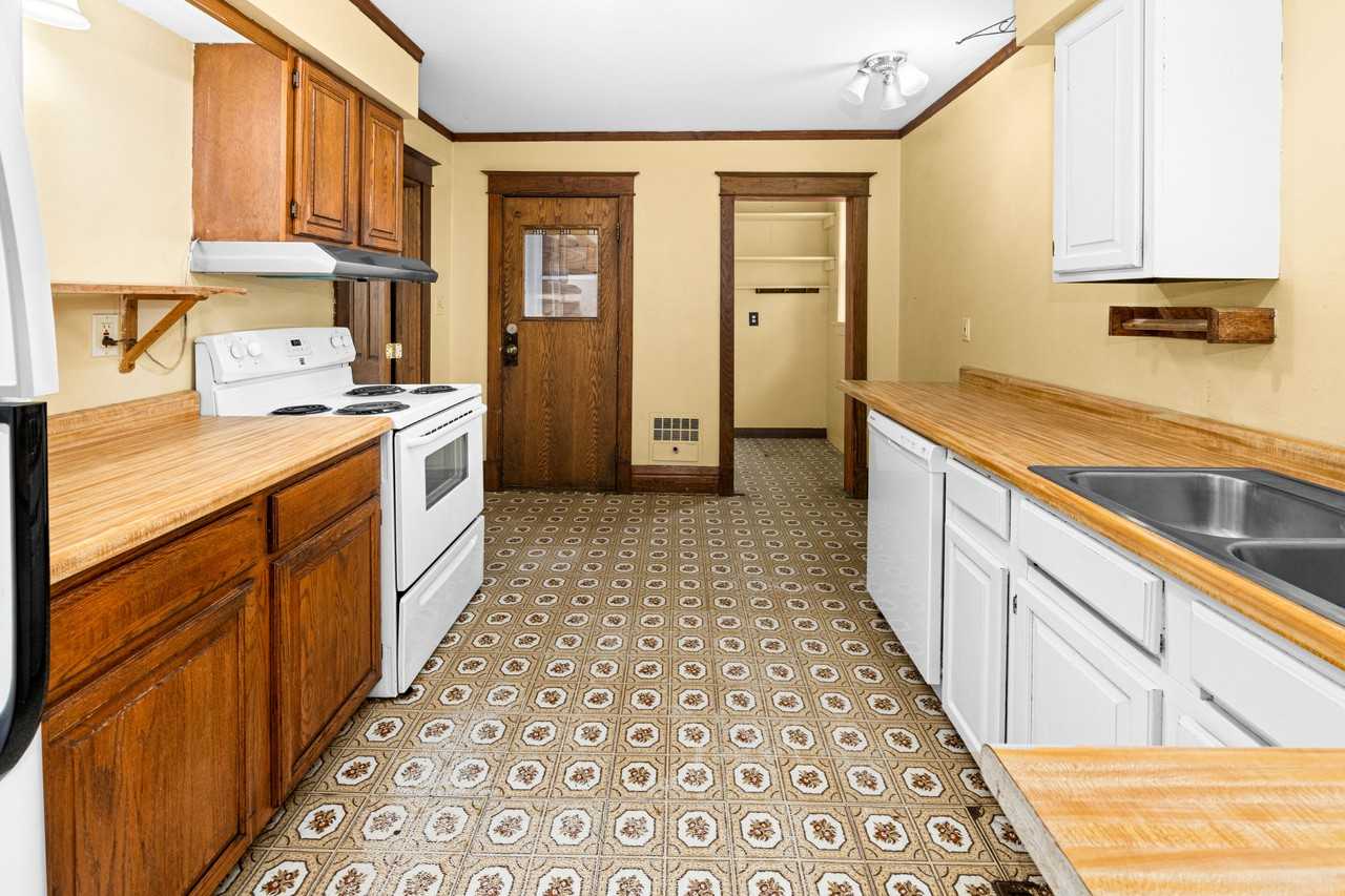 930 North 12th Avenue East - Photo 5 of 19