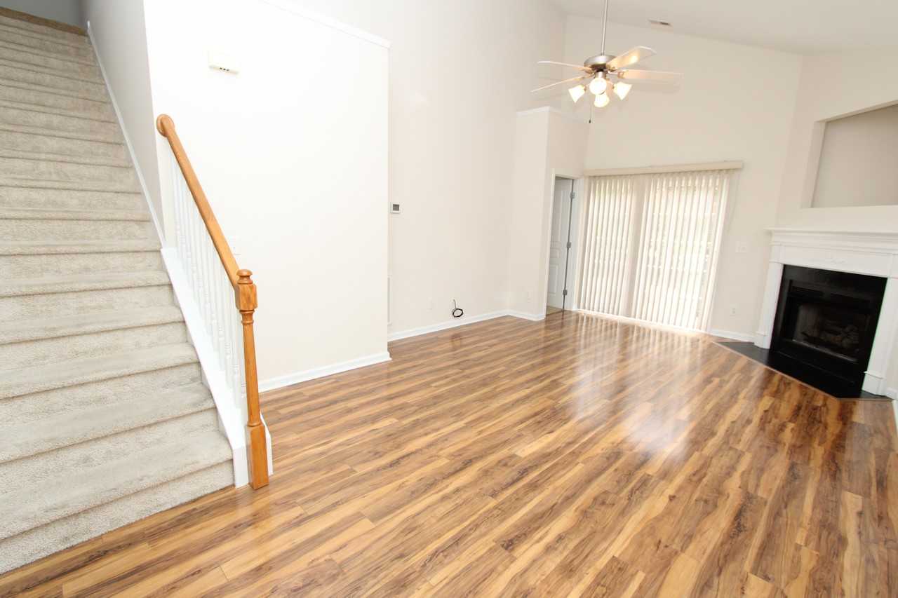 421 Hamlet Park Dr - Photo 2 of 40