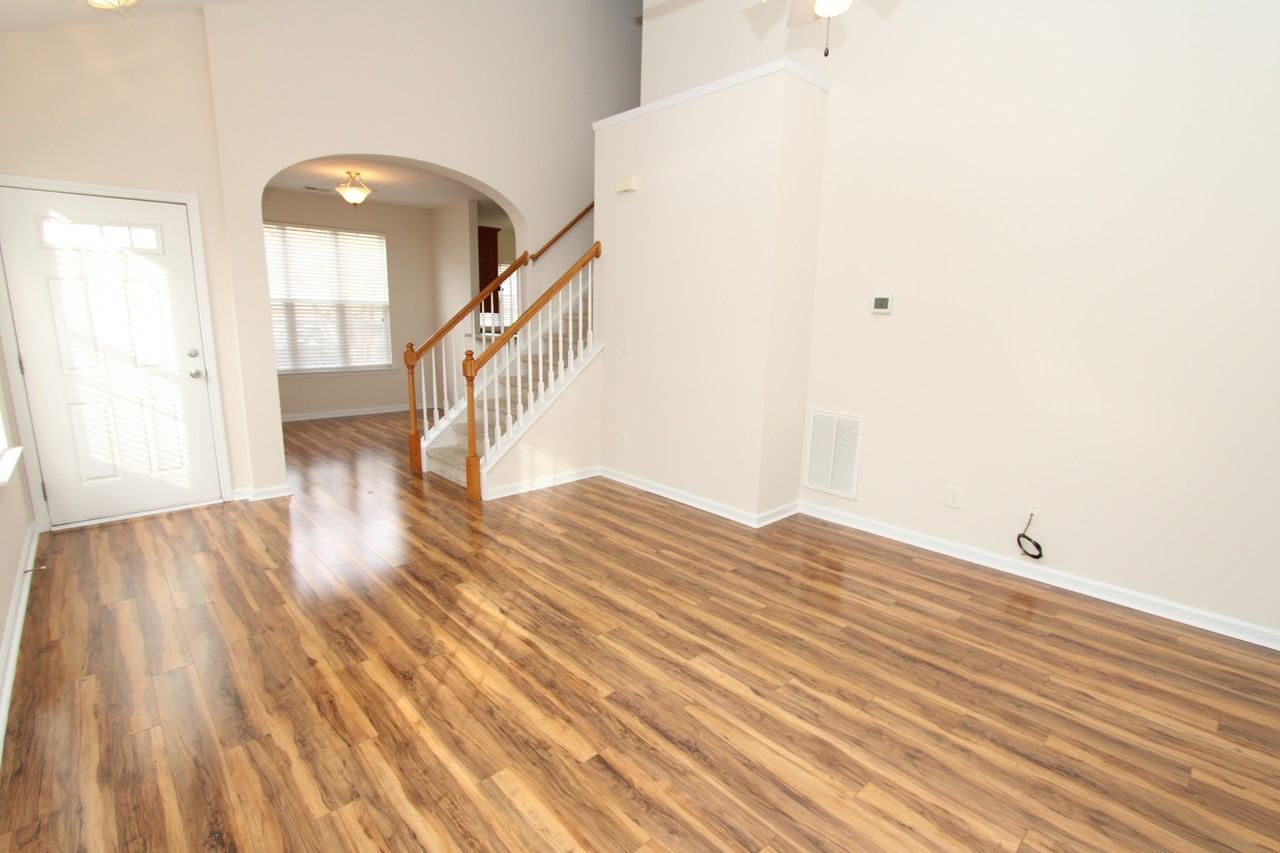 421 Hamlet Park Dr - Photo 3 of 40
