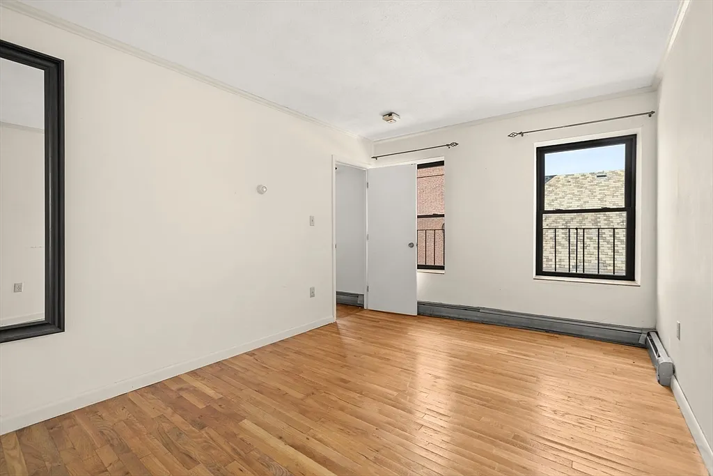 181 Salem St - Photo 2 of 6