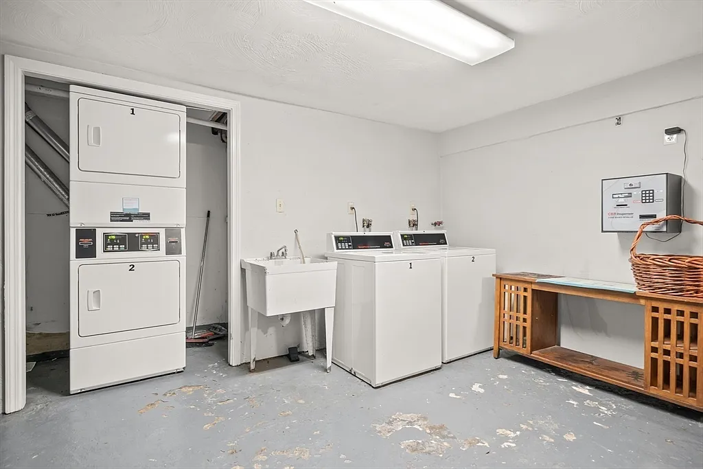 181 Salem St - Photo 3 of 6