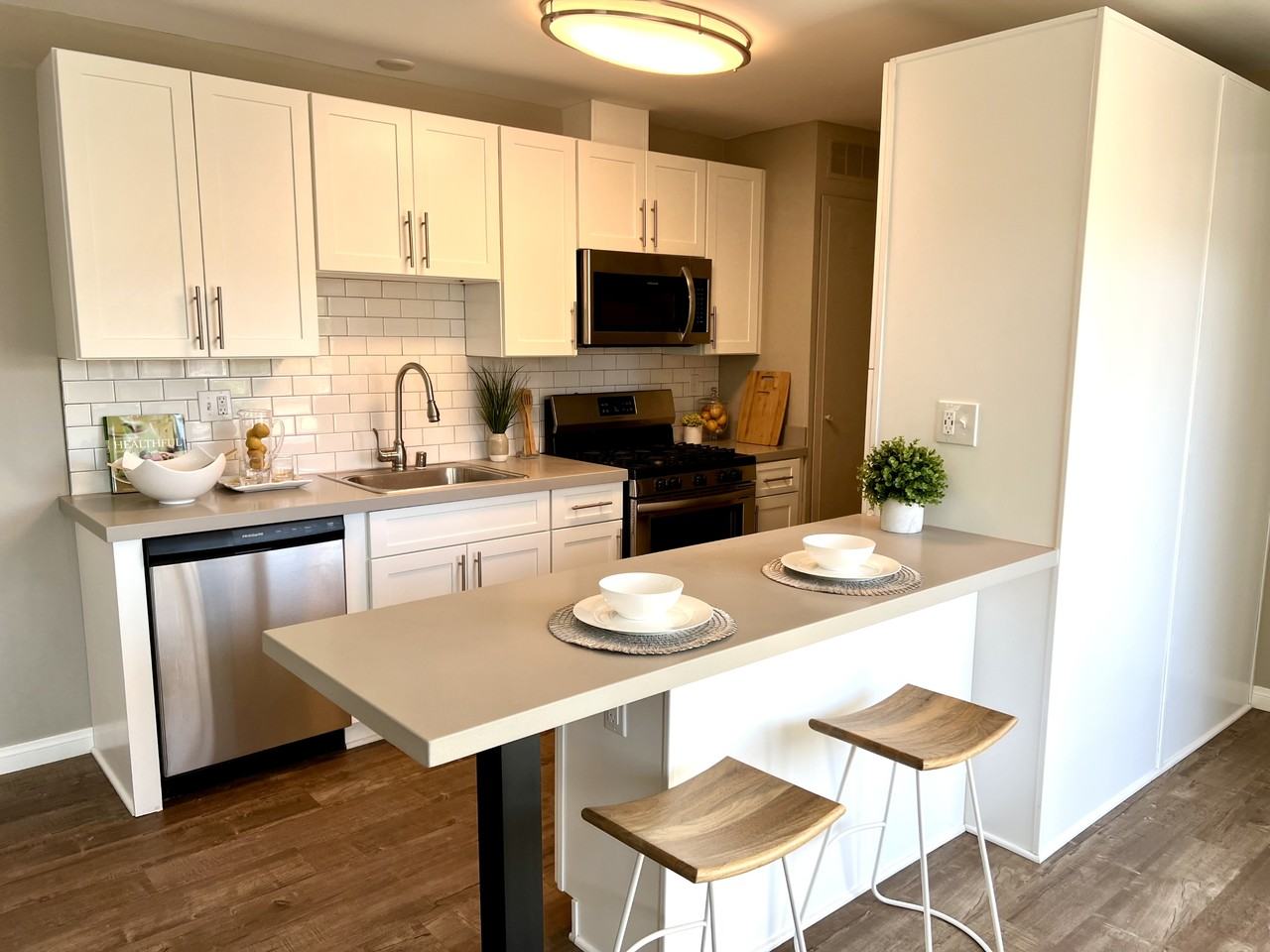 120 S Roosevelt Ave - Photo 3 of 48