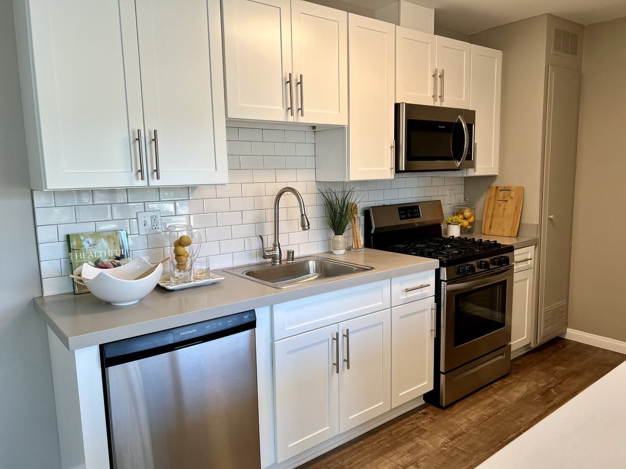 120 S Roosevelt Ave - Photo 4 of 48