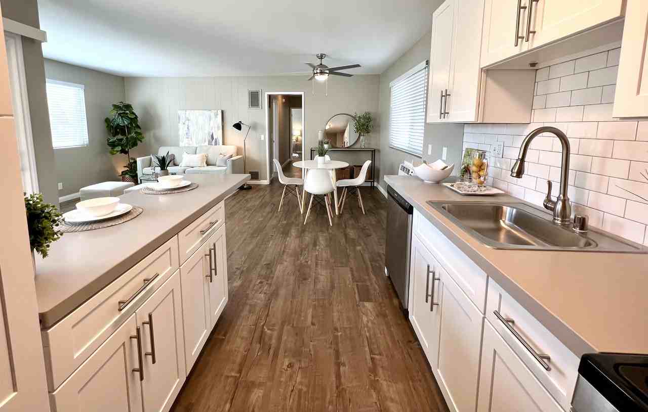 120 S Roosevelt Ave - Photo 5 of 48