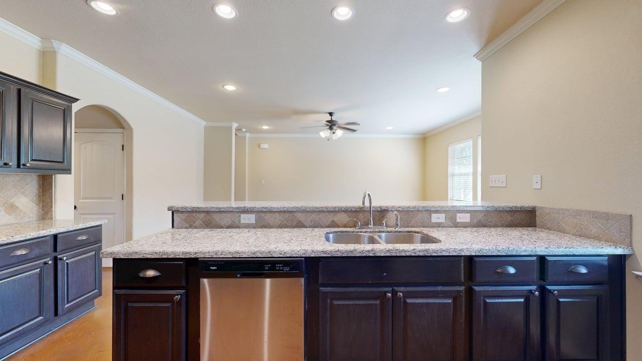 3007 Towers Pkwy - Photo 6 of 35