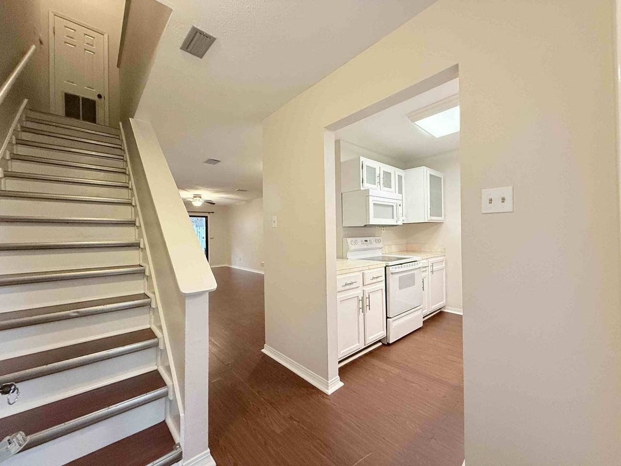 36 Summer Oaks Drive - Photo 3 of 13