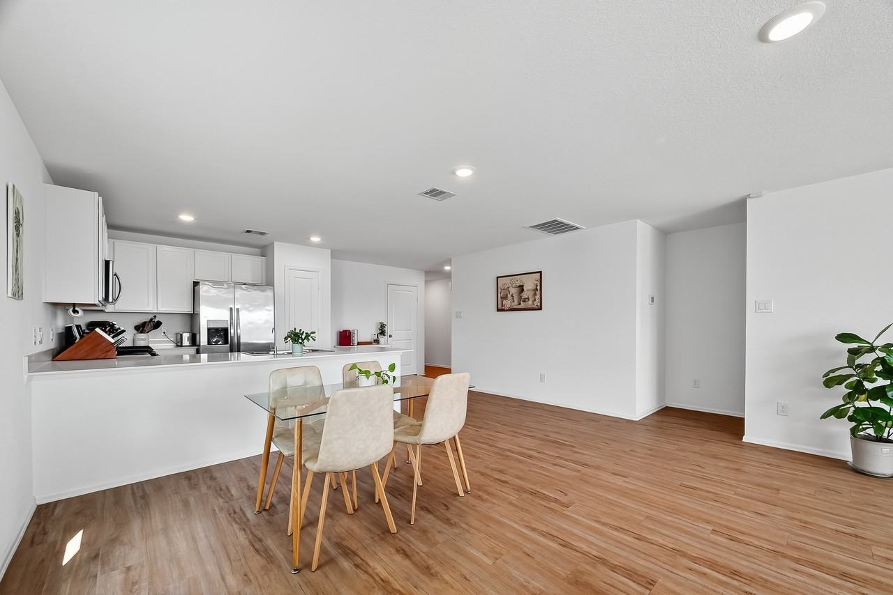 4206 Barrington Cove Ln - Photo 7 of 33