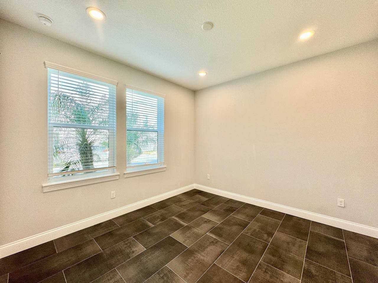 4215 W North A St #5 - Photo 3 of 37