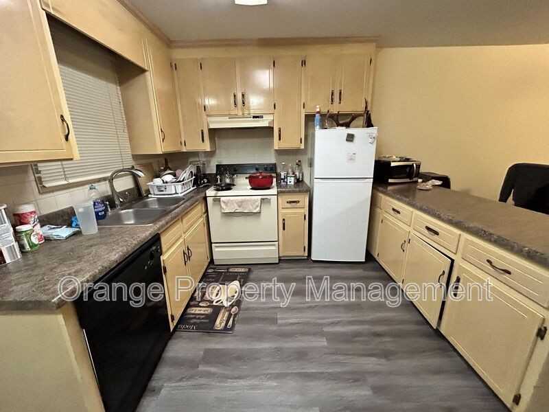 204 Calhoun Street #13 - Photo 5 of 11