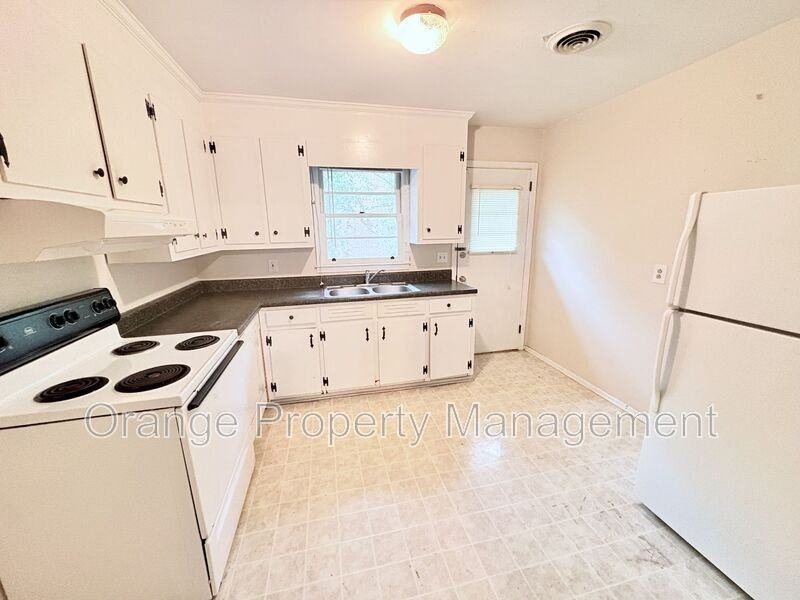 816 College Avenue #2 - Photo 6 of 15