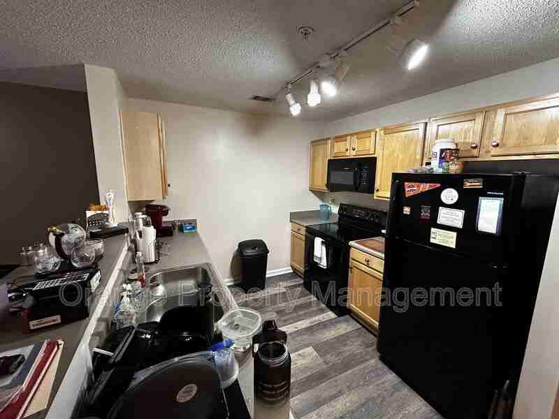 1121 Harts Ridge Drive - Photo 4 of 17