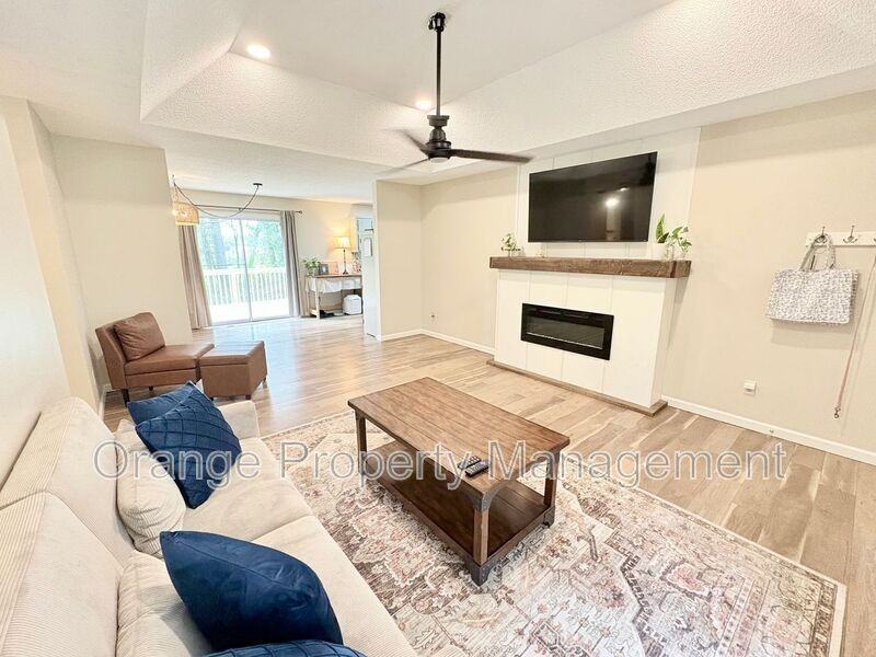 415 Mayfield Drive - Photo 3 of 24