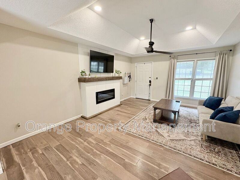 415 Mayfield Drive - Photo 4 of 24